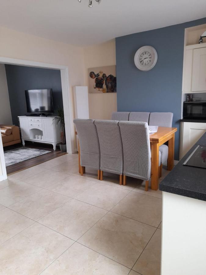 Bessbrook College Square, Terrace House 아파트 외부 사진
